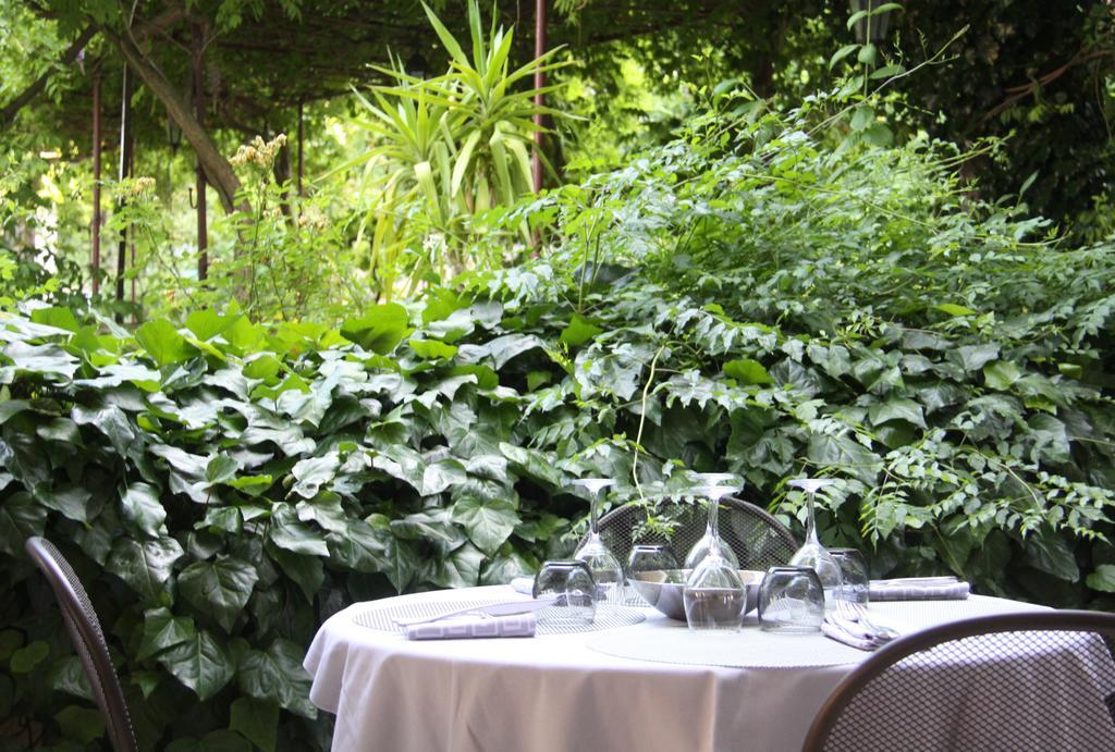 Les Jardins D'Anglise Hotell Six-Fours-les-Plages Exteriör bild