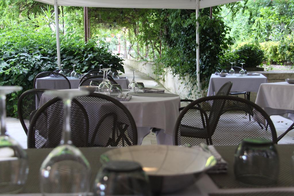 Les Jardins D'Anglise Hotell Six-Fours-les-Plages Exteriör bild