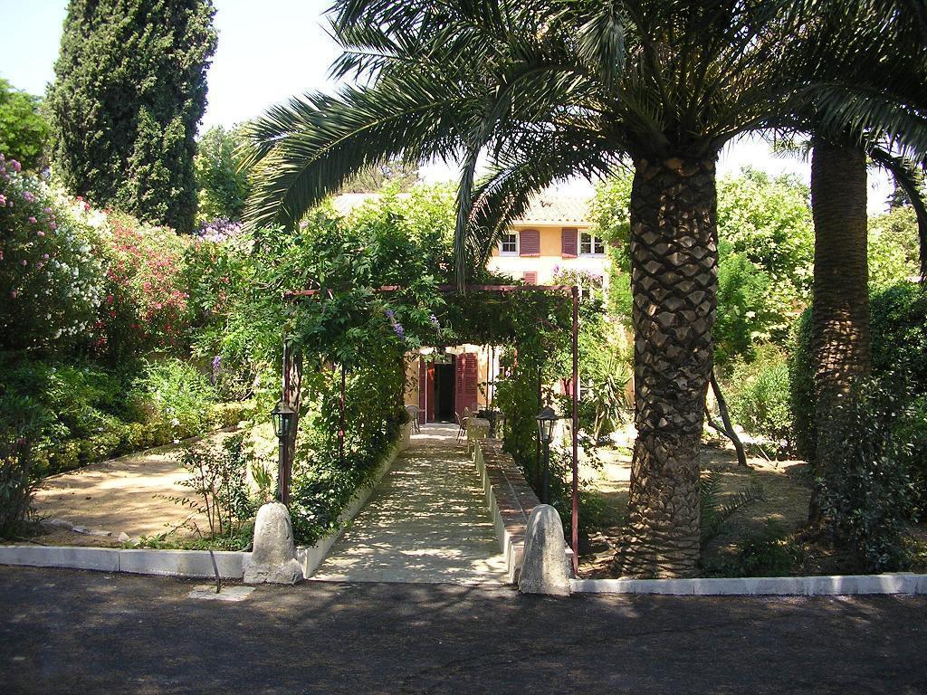Les Jardins D'Anglise Hotell Six-Fours-les-Plages Exteriör bild