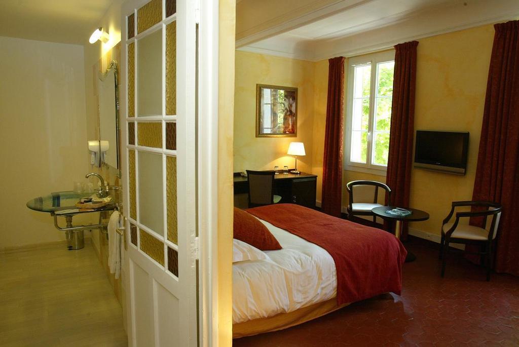Les Jardins D'Anglise Hotell Six-Fours-les-Plages Exteriör bild